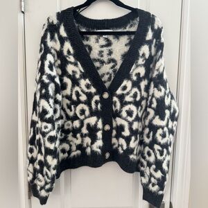 Threaded Leaf SOFT Fuzzy Leopard Print Cardigan Med V-neck Cozy Bold Y2K MobWife